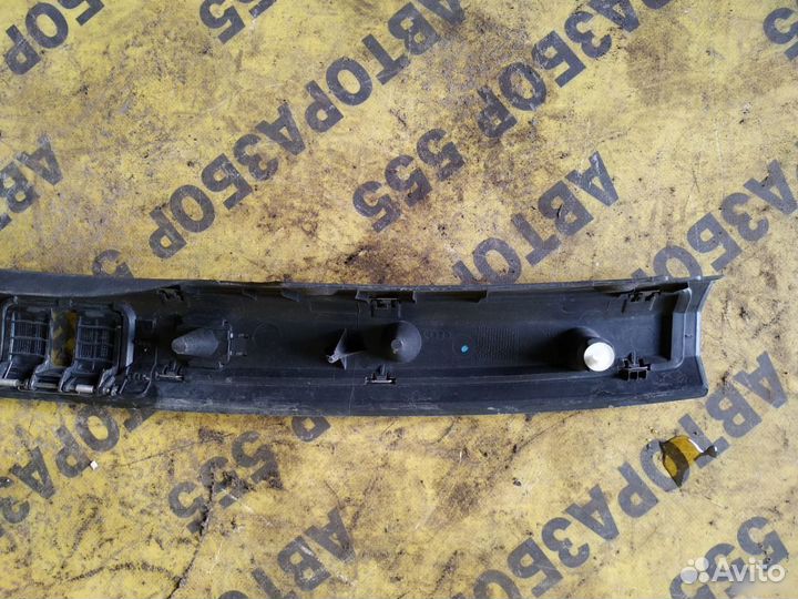 Audi A4 Обшивка багажника на заднюю панель