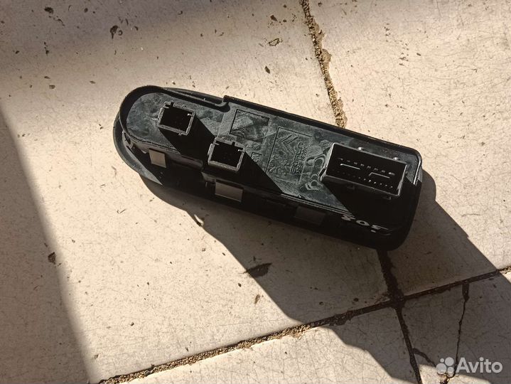 Блок управления стеклоподъемниками Peugeot 308