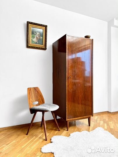 Винтажный платяной шкаф mid-century modern