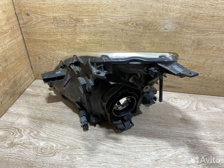 Фара правая Honda Stream 1 дорест 142326