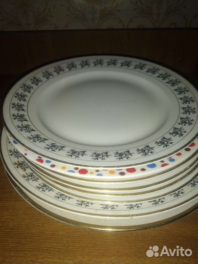 Тарелки большие плоские