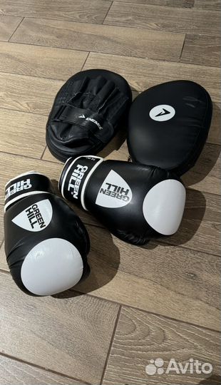 Боксерские перчатки green hill и лапы