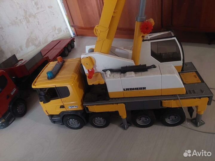 Машинка Bruder автокран skania
