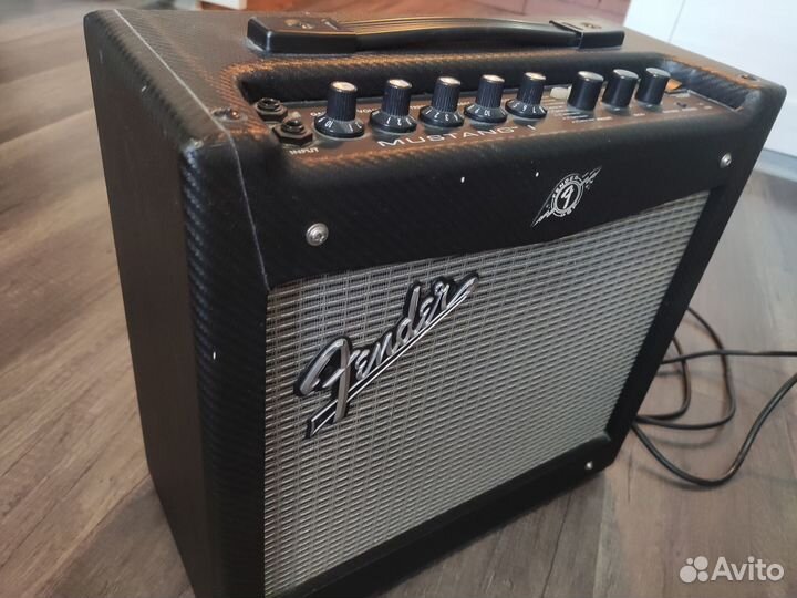 Гитарный комбоусилитель fender mustang I