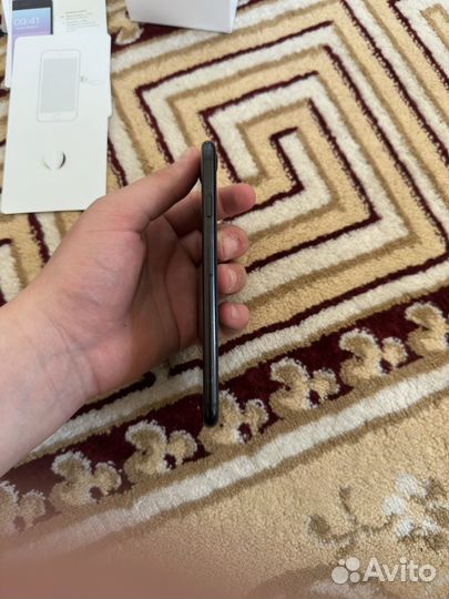 iPhone SE, 64 ГБ