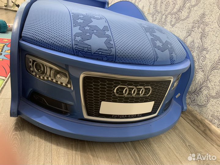 Детская кровать машина