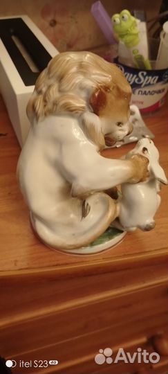 Фарфоровые статуэтка.