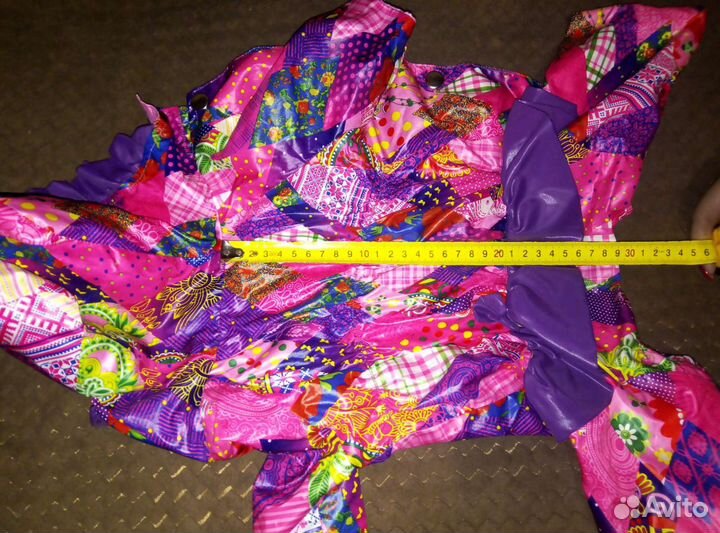 Комбинезон и носки для небольшой собаки