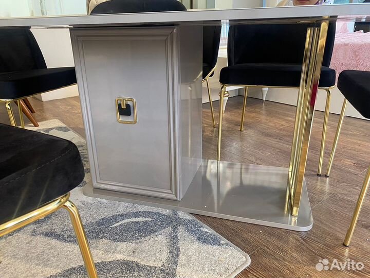 Кухонный стол со стульями