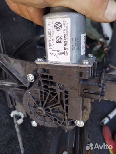 Водительский стеклоподъёмник Фольксваген поло 16г