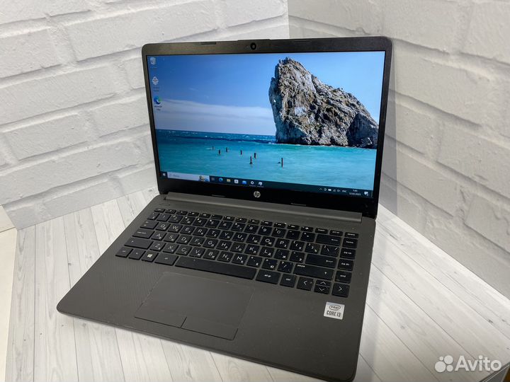 Современный ноутбук HP i3-10gen/SSDm256gb/8gb