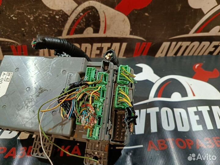 Блок предохранителей Honda Civic 8 5D FN R18A2