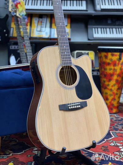 Электро акустическая гитара