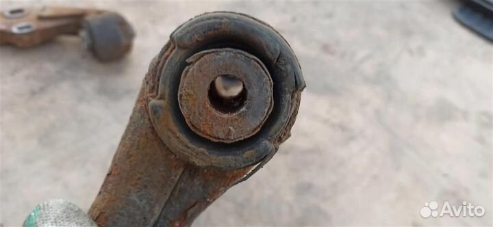 Кулак поворотный передний левый Land Rover discov