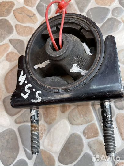 Подушка двс задняя Toyota Wish ZNE14