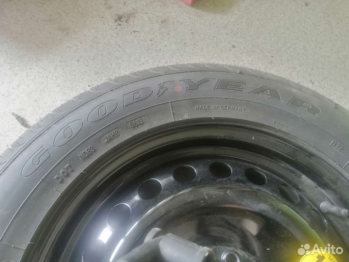 Goodyear EfficientGrip 215/55 R16 120