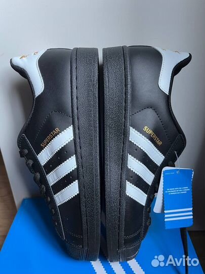 Кроссовки adidas unisex 42р. новые