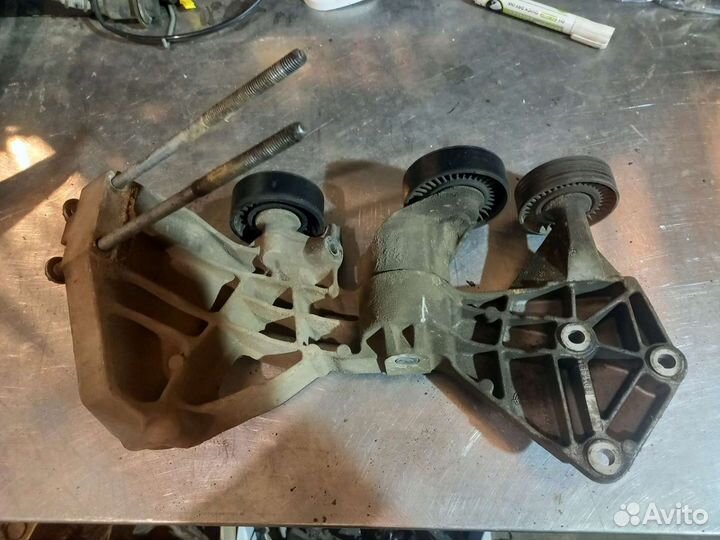 Кронштейн крепления генератора Mercedes A-Class W1