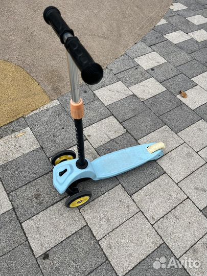 Самокат трехколесный