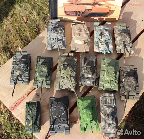 Масштабные модели танков+ книга коллекция