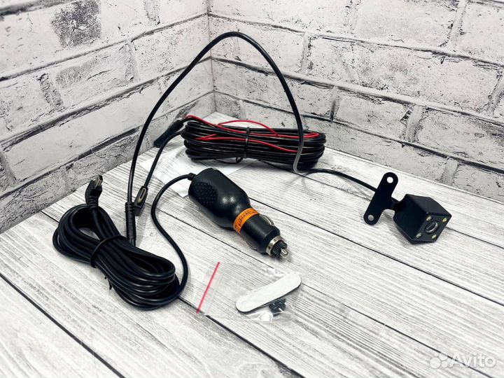 Видеорегистратор с камерой заднего вида