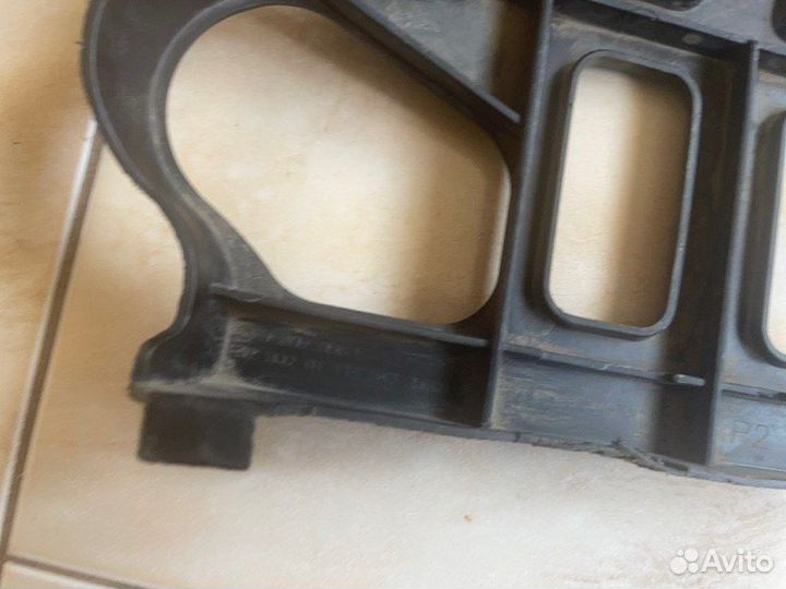 Кронштейн бампера правый Skoda Octavia 3 A5