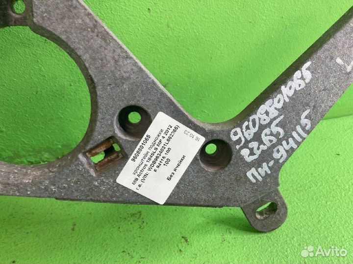 Кронштейн подножки mercedes-benz actros MP 4