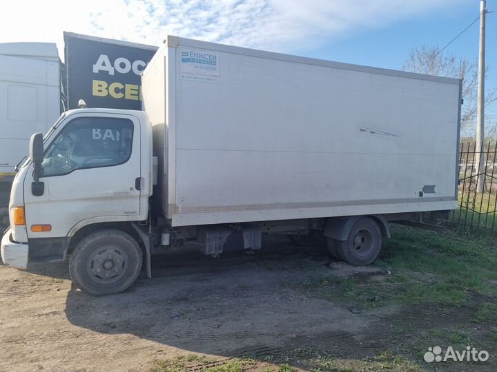 Изотермический фургон 28 м³ Hyundai HD78, 2011