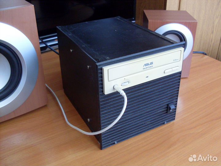 Кастомный ретро CD-плеер +аккустика 2.1 в дар