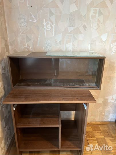 Книжные полки со стеклом