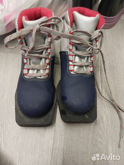 Лыжные ботинки. 33 размер