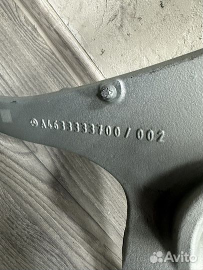 Рычаг подвески нижний передний левый Mercedes W463