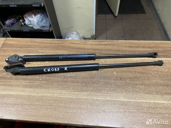 Упор двери багажника Mitsubishi Eclipse Cross