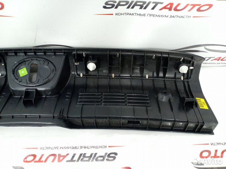 Накладка замка багажника Kia Stinger 1 G6DP