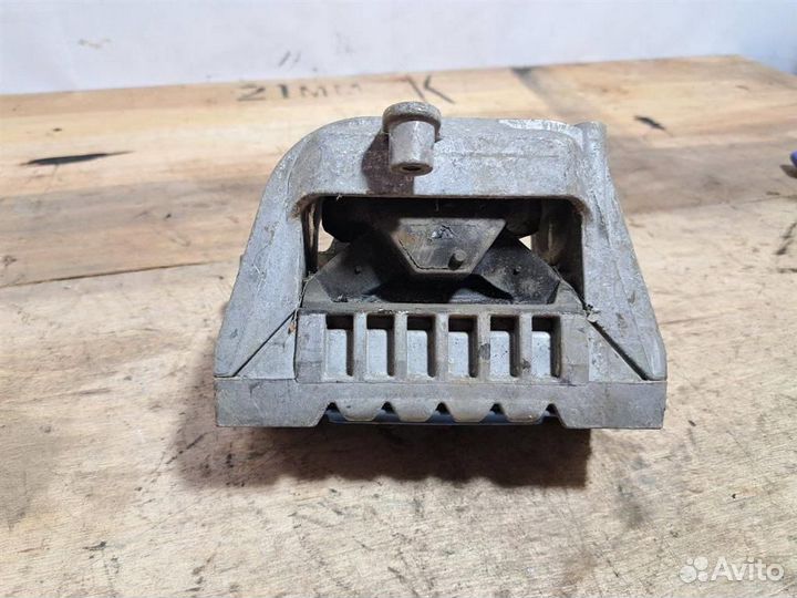 Опора двигателя правая VW Passat (B6) 2005-2010