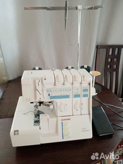 Коверлок Janome 1200D