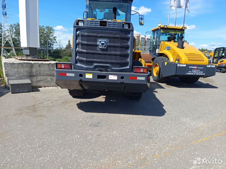 Фронтальный погрузчик XCMG XC938, 2023