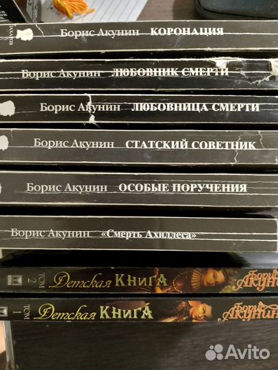 Книги детективы и фантастика