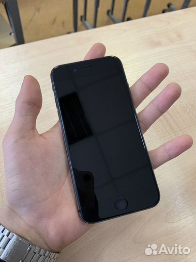 iPhone 8, 64 ГБ