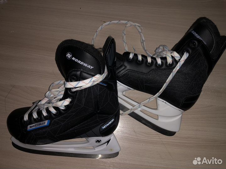 Коньки хоккейные