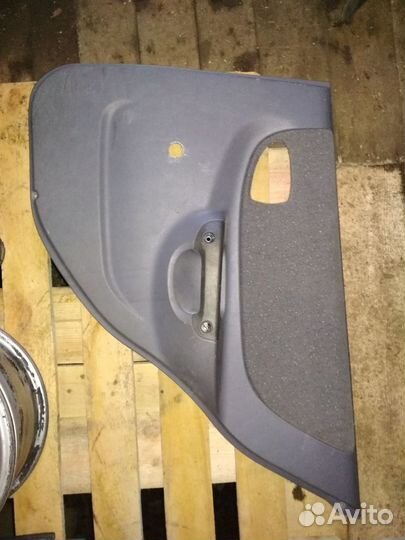 Обшивка двери Hyundai Accent