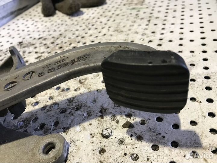 Педаль газа Mercedes-Benz W208