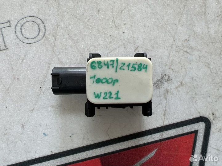 Датчик удара Мерседес W221