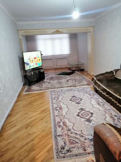 2-к. квартира, 60 м², 1/3 эт.