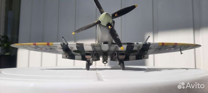 Модель самолета Spitfire Mk IX