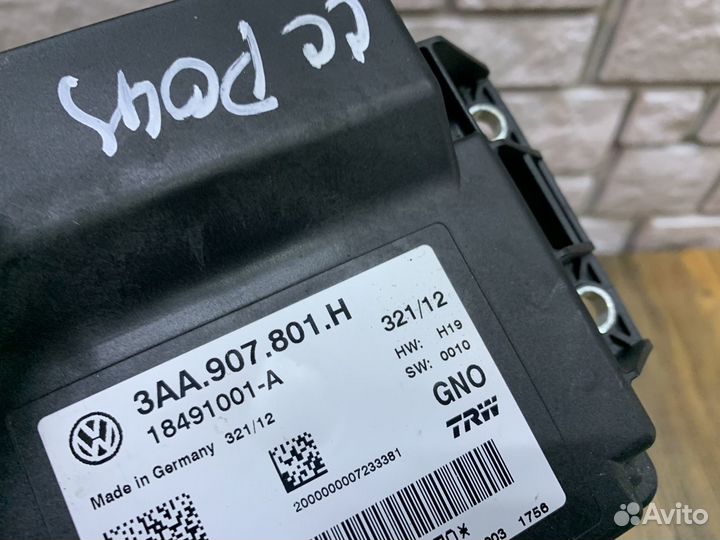 VW Рassat CC Блок управления парковочным тормозом
