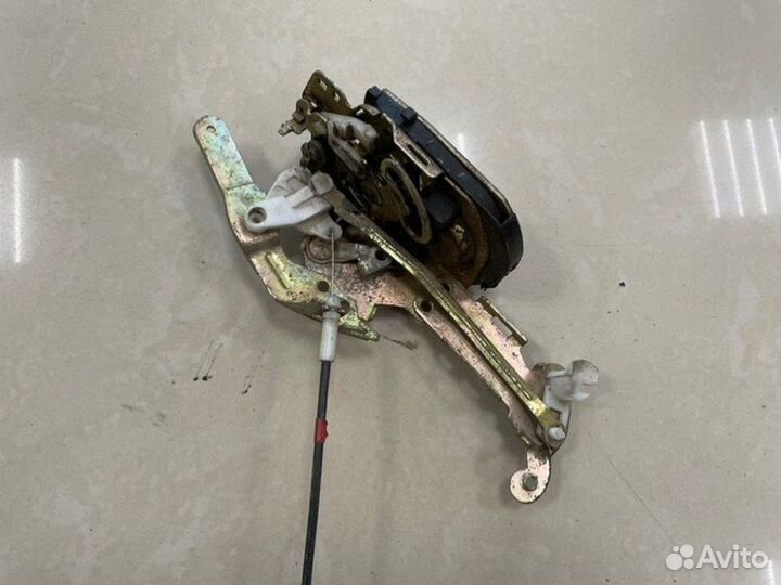 Замок боковой двери передний правый Byd F3