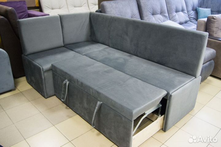 Угловой диван для кухни со спальным местом 