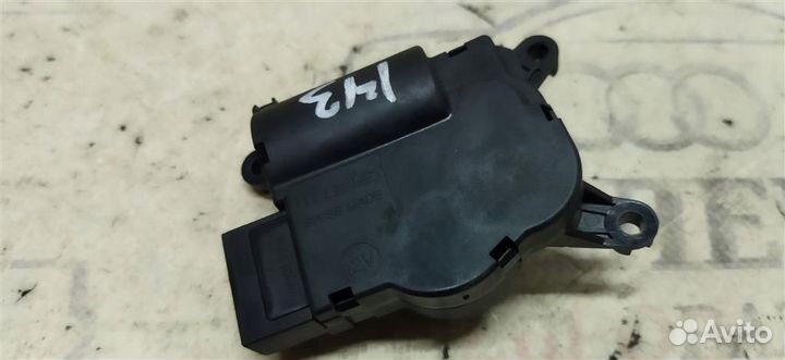 Моторчик заслонки отопителя Audi Q7 2005