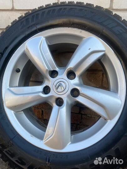 Bridgestone Ice Cruiser 7000 215/65 R16
